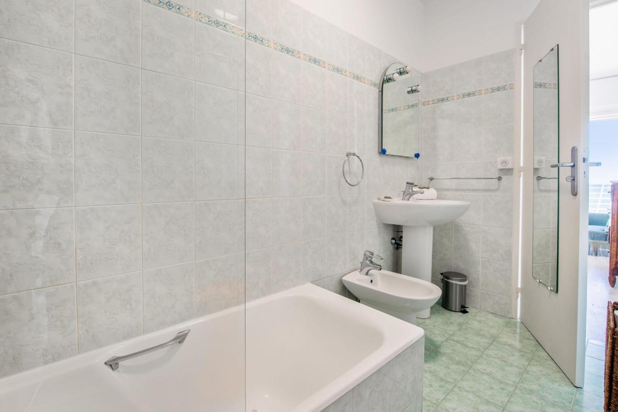 Le Balcon Sur La Baie - Welkeys Apartment Cagnes-sur-Mer Exterior foto